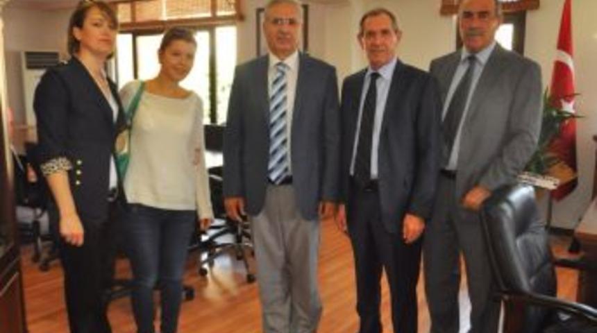 Turan Selağzı; &ldquo;G&ouml;n&uuml;lleri yıkmaya değil, yapmaya geldik&rdquo;