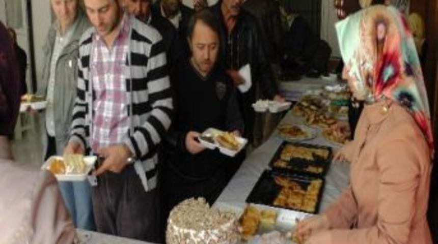 Ak&ccedil;akoca Merkez Kuran Kursu İ&ccedil;in Kermes D&uuml;zenlendi