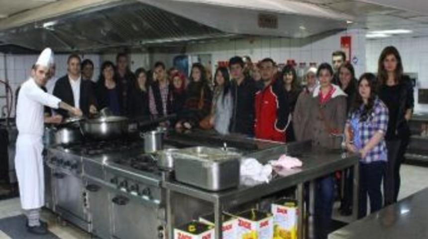 Avrasya &Uuml;niversitesi &Ouml;ğrencilerinin Beş Yıldızlı Mutfak Gezisi