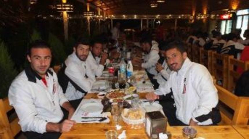 Evrensekispor Y&ouml;netiminden Futbolculara Motivasyon Yemeği