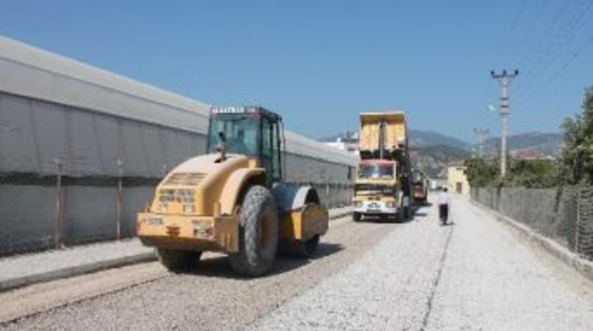 Demre&rsquo;de Bozulan Yollar Asfaltlanıyor