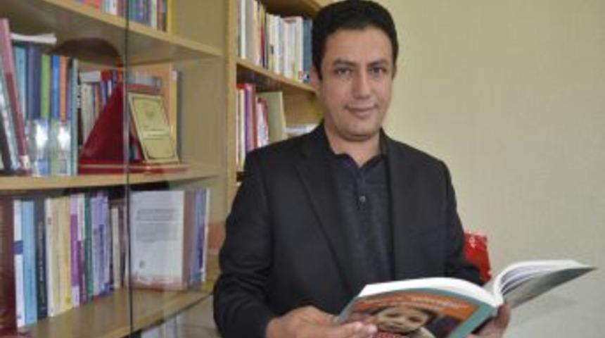 'Kılavuz Kitapları &Ouml;ğretmenleri Kısıtlıyor'