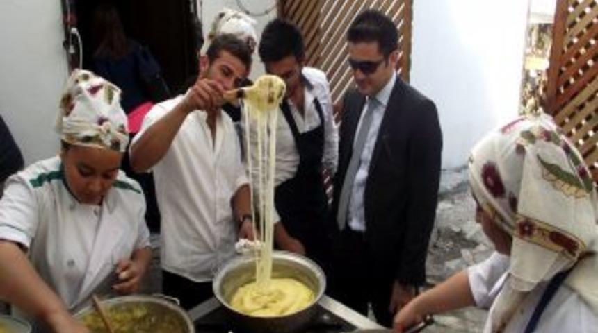 &Ouml;ğrenciler Karadeniz&rsquo;e &Ouml;zg&uuml; Yemekleri Ustalıkla Yaptı