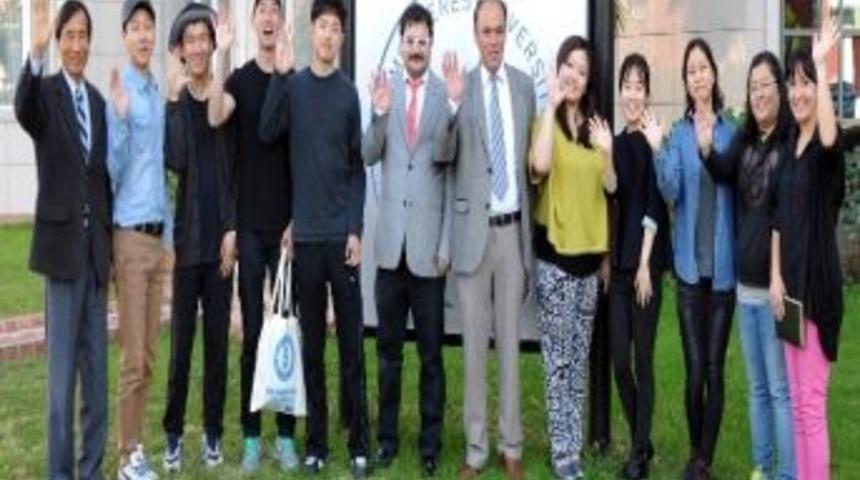 8 Koreli &Ouml;ğrenci Ad&uuml;&rsquo;de Staj Yapıyor