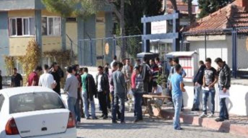 Askerlik kısaldı şube &ouml;nlerinde kuyruklar uzadı