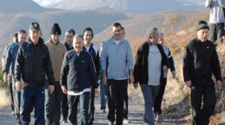 Melikgazi Belediyesi Personeli Sabah Sporu Ve Doğa Y&uuml;r&uuml;y&uuml;ş&uuml; Yapıyor