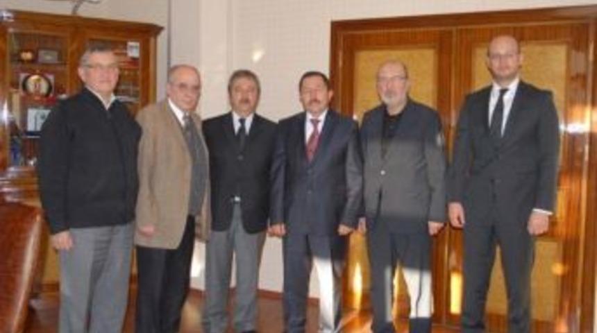 Kızılay Heyetinden Vali Balkanlıoğlu'na Ziyaret