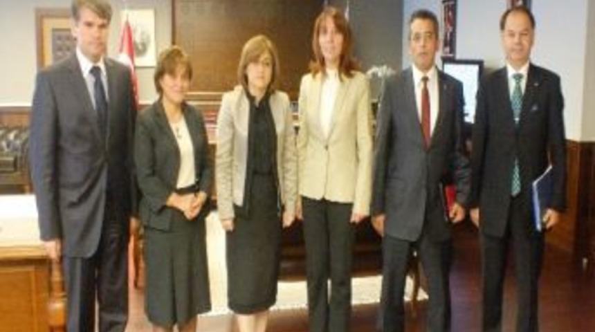 Bakan Şahin, Ubam Federasyonu Başkanı Tezemir'i Kabul Etti