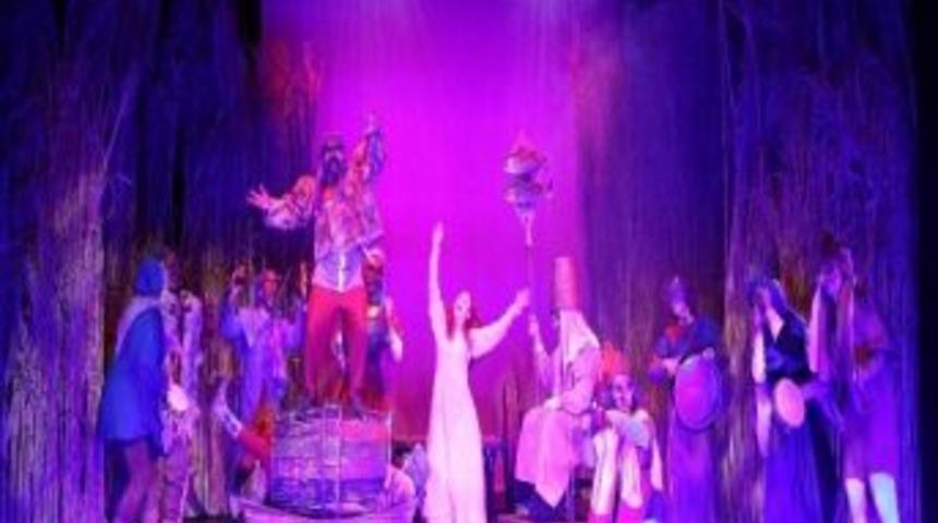 İzmir Devlet Tiyatrosu &lsquo;son &Ccedil;ığlık&rsquo; Oyunuyla Afyonkarahisar&rsquo;da