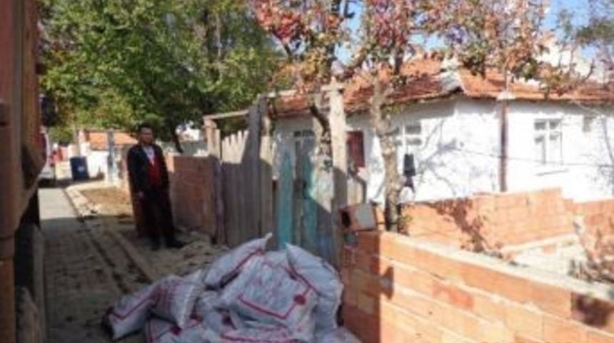 Sosyal Yardımlaşma Ve Dayanışma Vakfı Kışlık K&ouml;m&uuml;r Dağıtımına Başladı