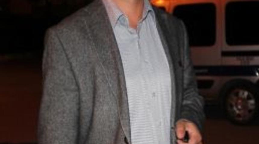 Hırsızlar, Aday Adaylığını Engelledi