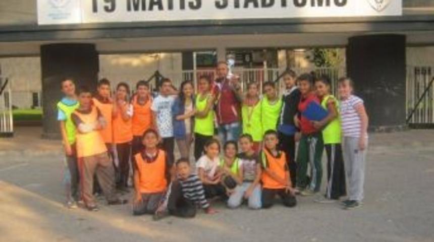 Atletizm M&uuml;sabakalarında Osman Ak&ccedil;a R&uuml;zgarı