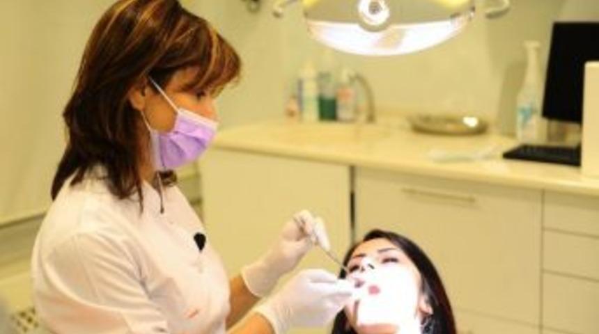 Dişsiz Hastalara İmplant &Ccedil;are Oluyor