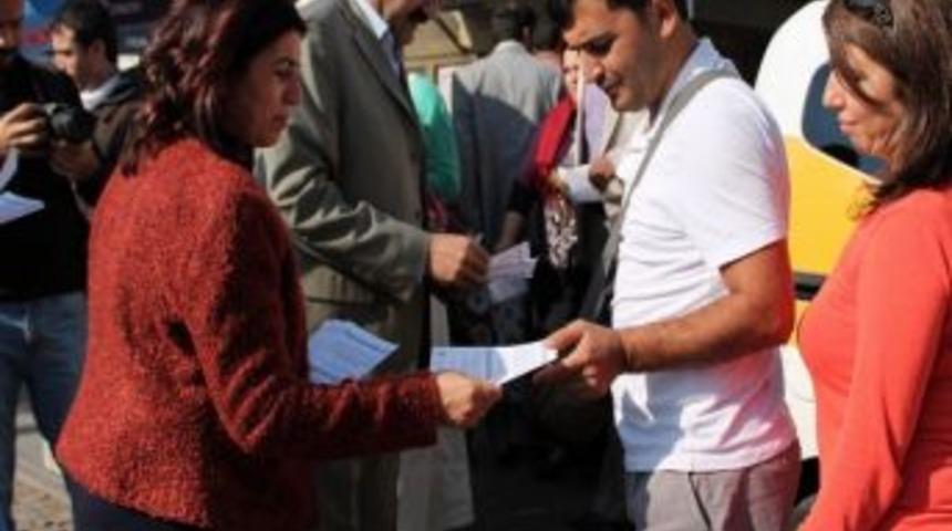 Bdp&rsquo;liler Y&uuml;r&uuml;y&uuml;şe Destek İ&ccedil;in Bildiri Dağıttı