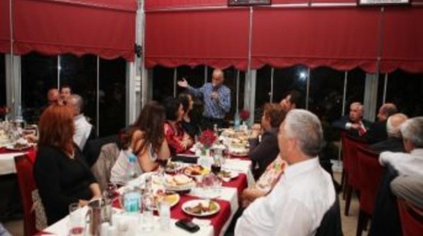 Bayraklı&rsquo;da M&uuml;d&uuml;rler Muhtarlar Yemekte Buluştu