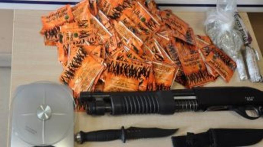 20 Kilo Esrarla Yakalandı, "i&ccedil;iciyim" Dedi