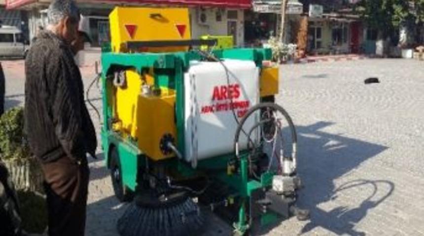 K&ouml;pr&uuml;başı Belediyesi Yol S&uuml;p&uuml;rme Makinesi