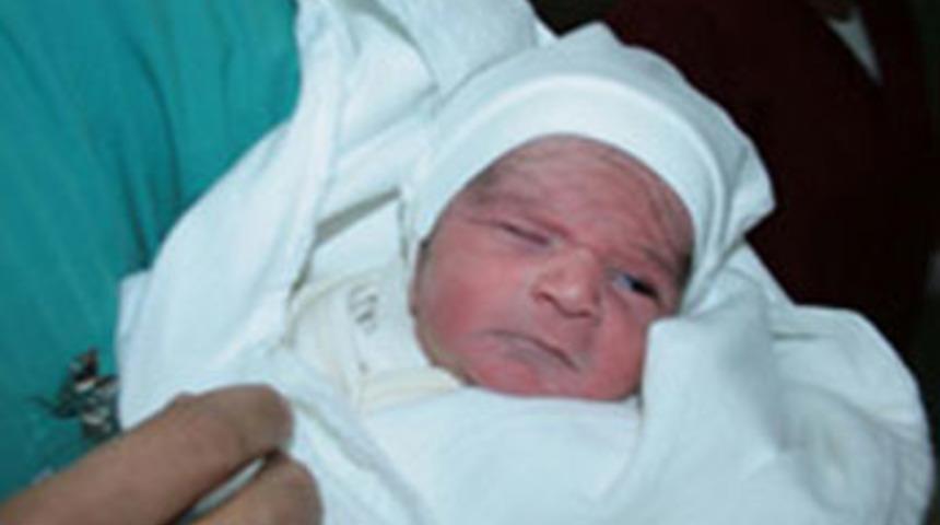 &Ccedil;&ouml;pte erkek bebek bulundu