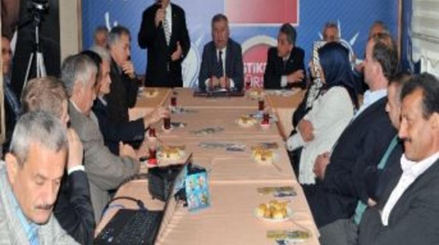 G&uuml;mr&uuml;k&ccedil;&uuml;oğlu Ak Parti İl&ccedil;e Teşkilatlarını Gezmeye Devam Ediyor