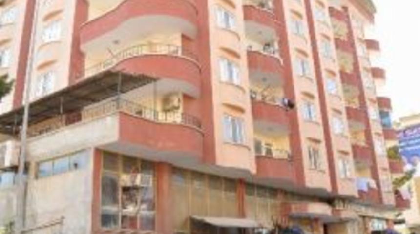 Gen&ccedil; Kız &Ouml;l&uuml;me Atladı