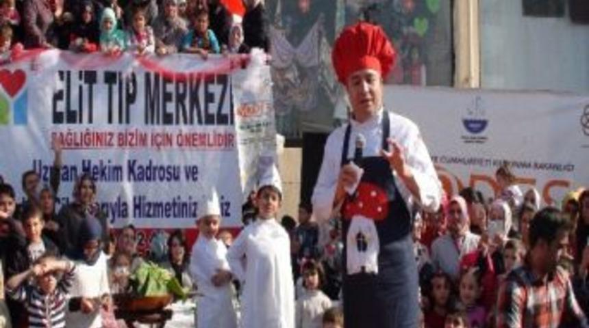 Oktay Usta &Ouml;ğrenciler Yararına A&ccedil;ılan Kermese Katıldı