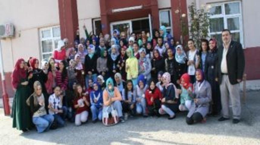 Kız &Ouml;ğrencilerden Rehabilitasyon Merkezine Ziyaret