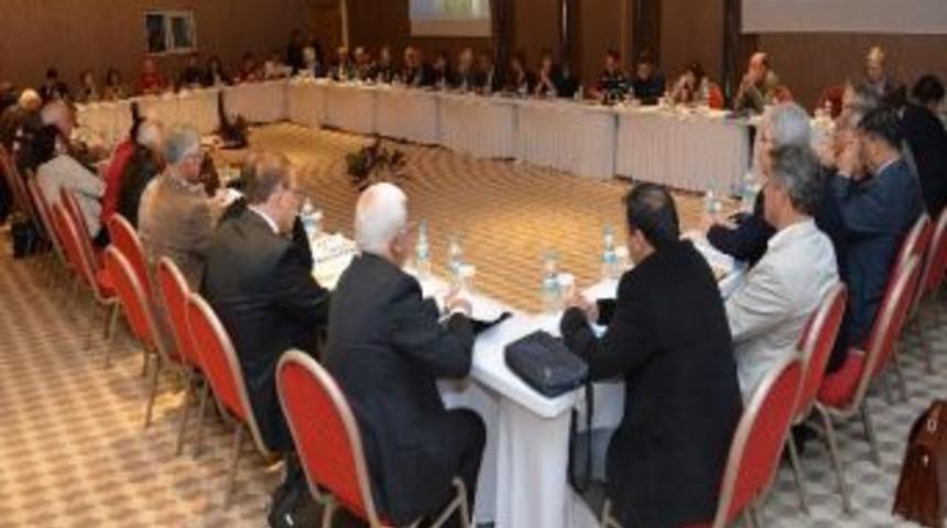 Aziz Kocaoğlu B&uuml;rokratlarıyla Kampa Girdi