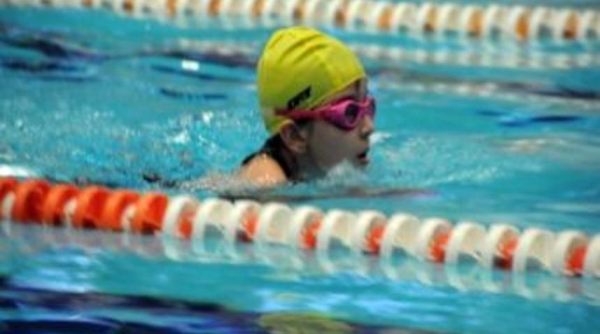 Şehitkamil&rsquo;den 90. Yıla &Ouml;zel Y&uuml;zme Yarışları