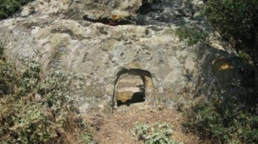 Enez'de Anıt &Uuml;zerinde 'labris' Sembol&uuml; Tespit Edildi