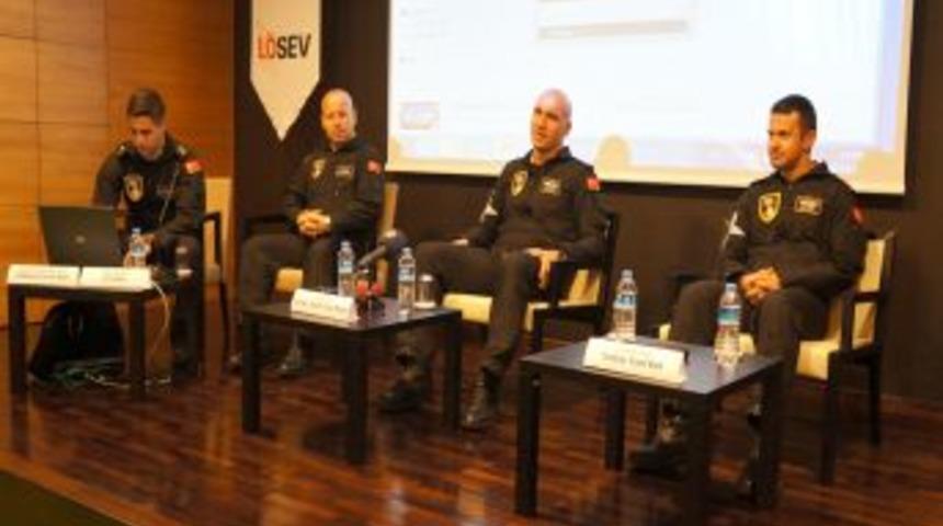 Solo T&uuml;rk&rsquo;&uuml;n Ilk G&ouml;sterisi Yunanlı Pilotu B&uuml;t&uuml;n Gece Ağlatmış