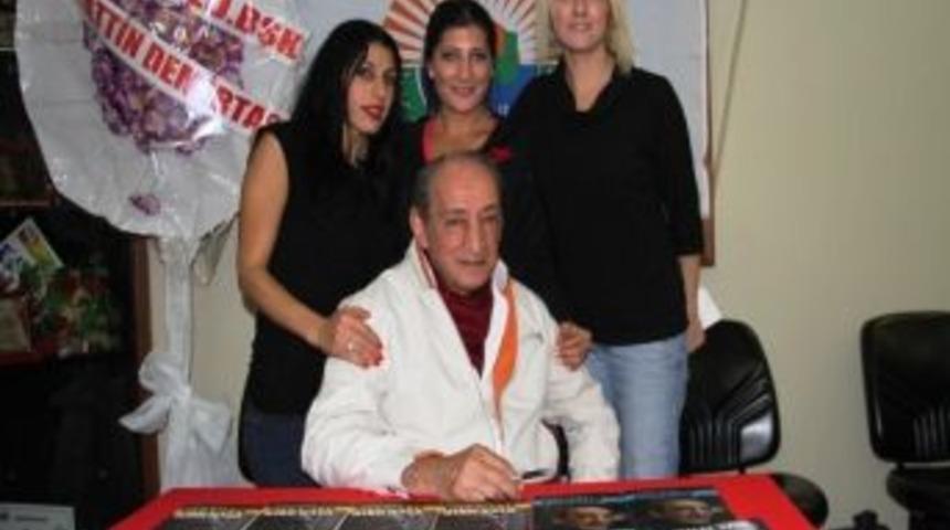 &Uuml;nl&uuml; Şair Ve S&ouml;z Yazarı Cemal Safi Samsun&rsquo;da