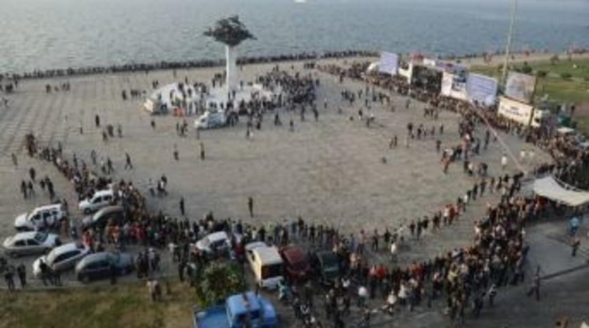 İzmir'de Yaşayan Karadenizliler Rekor İ&ccedil;in Horon Tepti