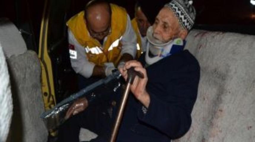 Kamyon İle Otomobil Kafa Kafaya &Ccedil;arpıştı: 5 Yaralı