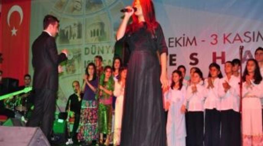 &ldquo;doğuyorum&rdquo; Korosu 19 Dilde Konser Verdiği Konserle İstanbul&rsquo;a Renk Kattı