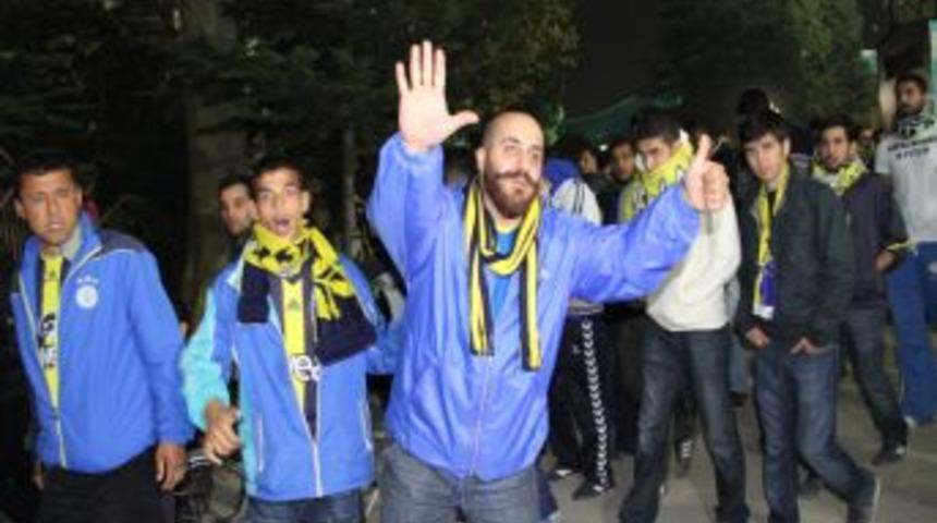 Bursa'da Takımlar Ve Hakemler Stattan Ayrıldı