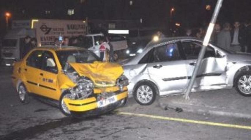 Başkent&rsquo;te Yaşanan 2 Trafik Kazasında 5 Kişi Yaralandı