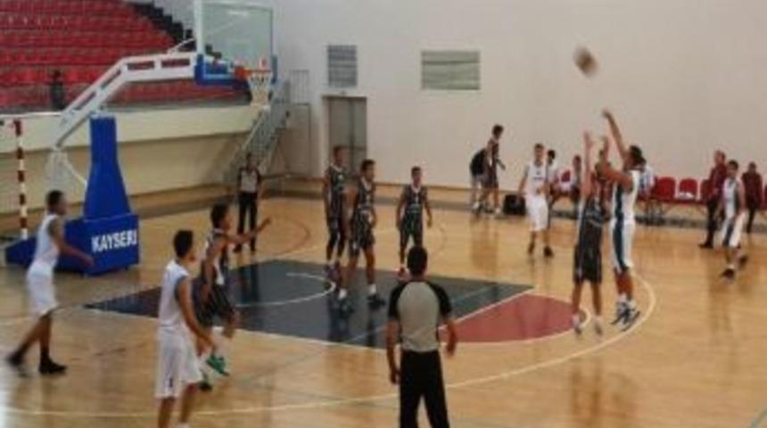 &Uuml;niversiteler Gen&ccedil;lik Ve Spor Kul&uuml;b&uuml;&rsquo;nde Galibiyet Sevinci