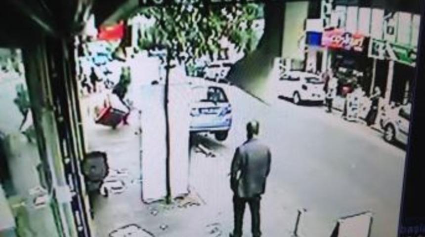 Dikkatsiz S&uuml;r&uuml;c&uuml; Az Daha Yayayı Eziyordu