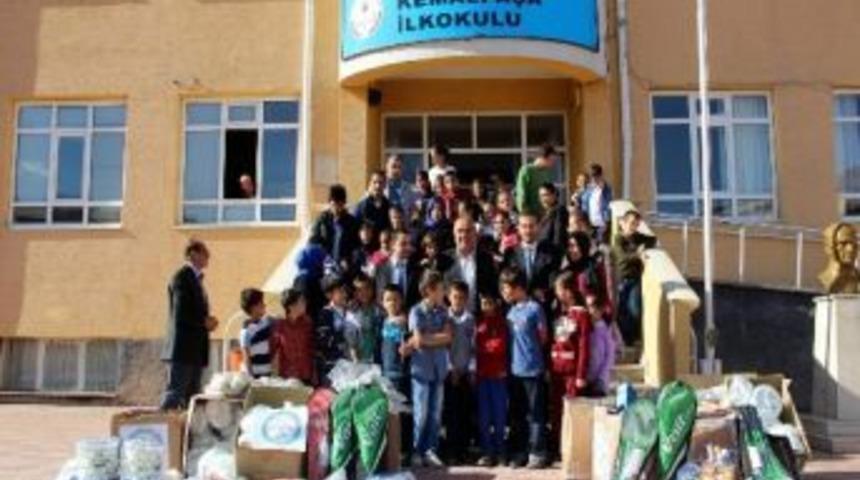 Sivas Vadi İl&ccedil;eler Federasyonu Gen&ccedil;lik Kollarından Okullara Malzeme Desteği