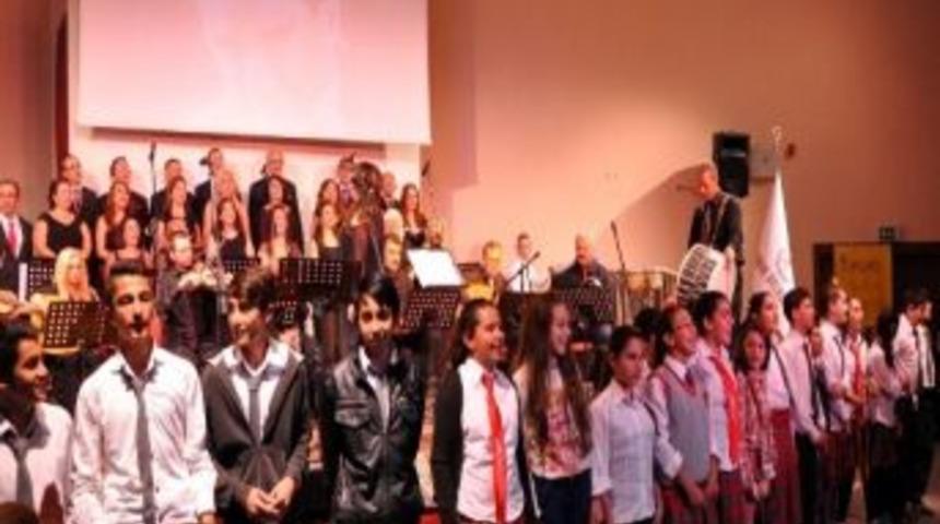 Atat&uuml;rk&rsquo;&uuml;n Sevdiği Şarkılar Koro&rsquo;dan Andımız &Ouml;ğrenci Grubundan