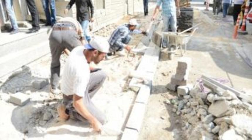 Kaldırımlar Yenileniyor