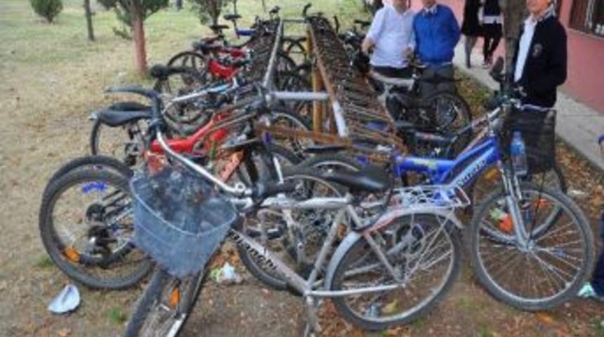 L&uuml;leburgaz'da &Ouml;ğrenciler Okula Bisikletle Gidiyor