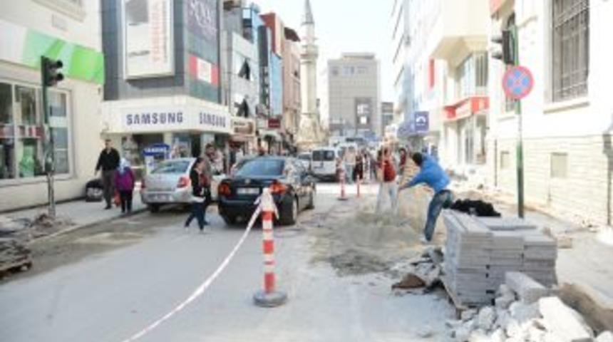 Adana'da Şehir Merkezindeki Kaldırımlara &Ccedil;eki-d&uuml;zen