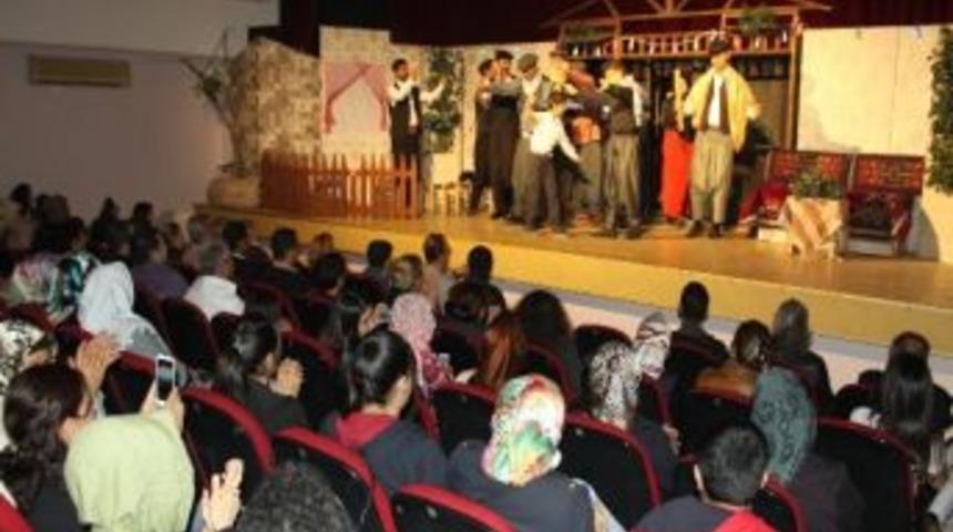 Şanlıurfa Şehir Tiyatrosu Perdelerini A&ccedil;tı