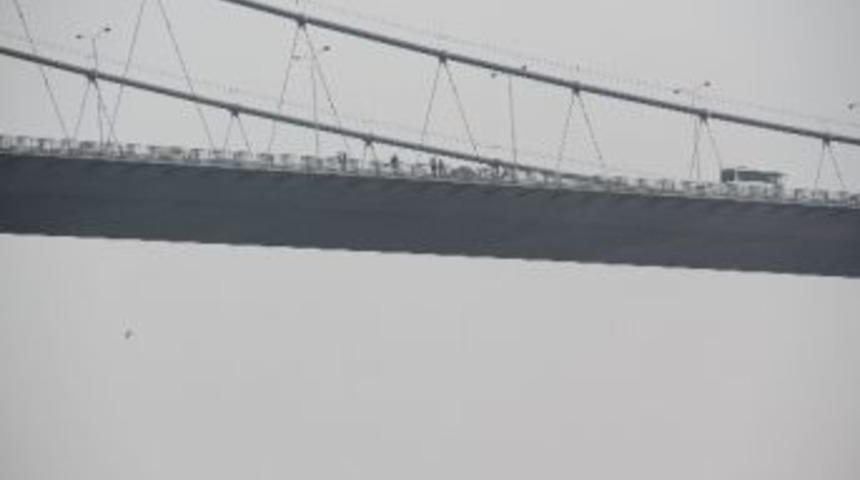 Boğaz K&ouml;pr&uuml;s&uuml;'nde "intihar Teşebb&uuml;s&uuml;" Trafiği