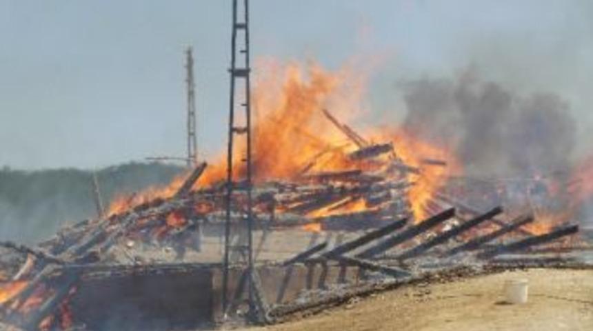 Kastamonu&rsquo;da 1 Ev Ve 1 Ahır Yandı