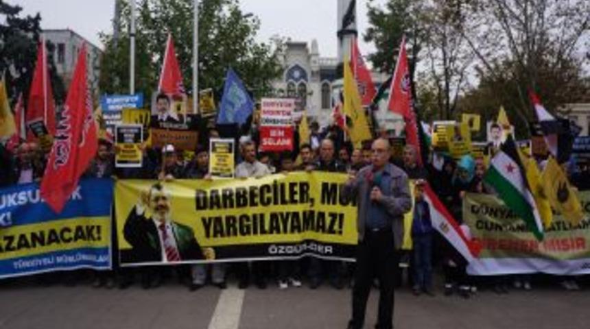 &Ouml;zg&uuml;r-Der, Mursi&rsquo;nin Yargılanmasını Protesto Etti
