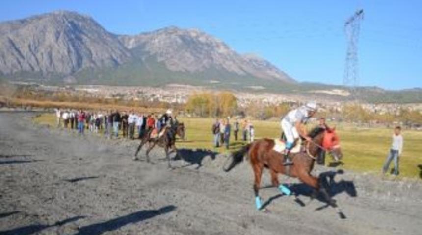 Kargı Panayırı At Yarışları Renkli G&ouml;r&uuml;nt&uuml;lere Sahne Oldu