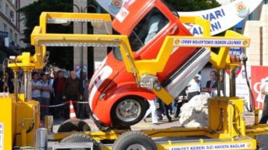 Emniyet Kemeri Sim&uuml;lasyon Aracı Halka Tanıtıldı