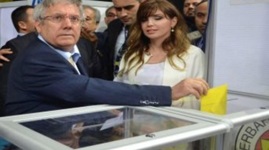 Fenerbah&ccedil;e Başkanı Aziz Yıldırım Oy Kullandı